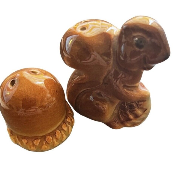 Unbranded Other - Salt & Pepper Shakers Vintage Squirrel & Acorn‎ Ceramic Cork Bottom Brown